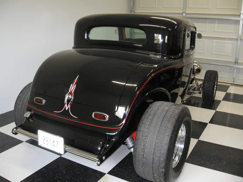 1932 Ford 3 window interior #9